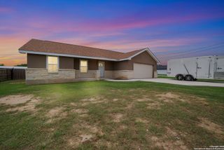 309 Las Palomas, Lytle, TX 78052