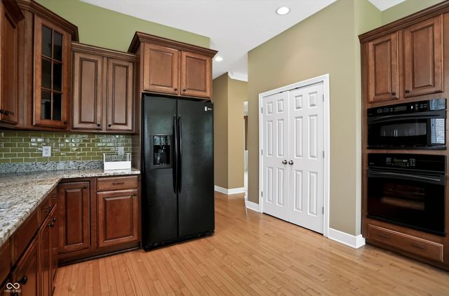 15478 Long Cove Boulevard, Carmel, IN 46033