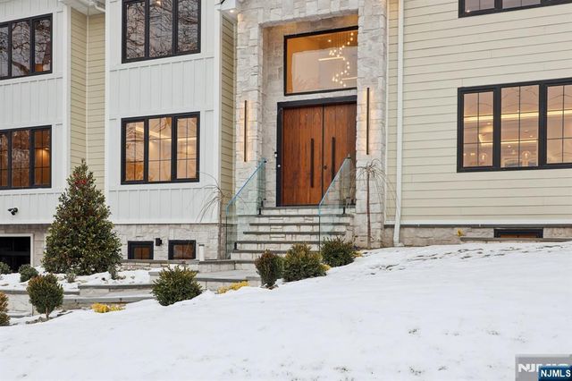 25 Macarthur Avenue, Closter, NJ 07624