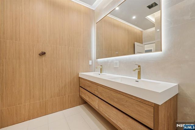 25 Macarthur Avenue, Closter, NJ 07624