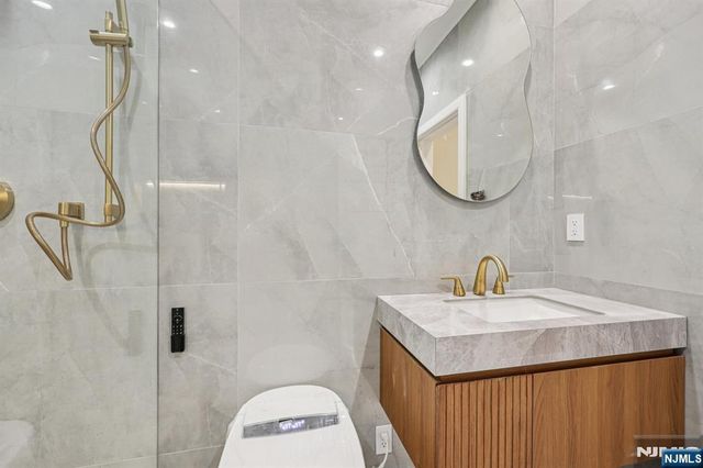 25 Macarthur Avenue, Closter, NJ 07624