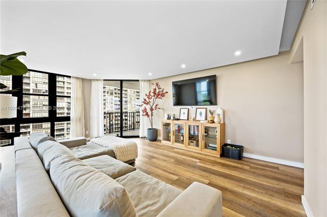 1915 Brickell Ave 1001, Miami, FL 33129