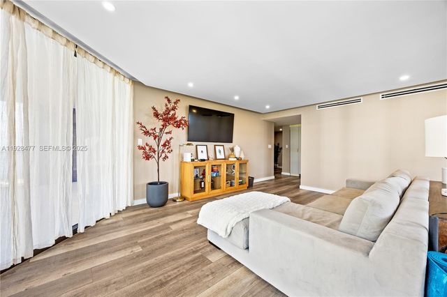 1915 Brickell Ave 1001, Miami, FL 33129