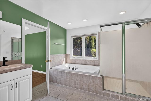 4509 Peppermill Lane, Lake Orion Village, MI 48359