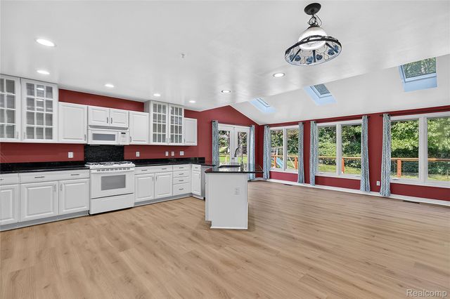 4509 Peppermill Lane, Lake Orion Village, MI 48359
