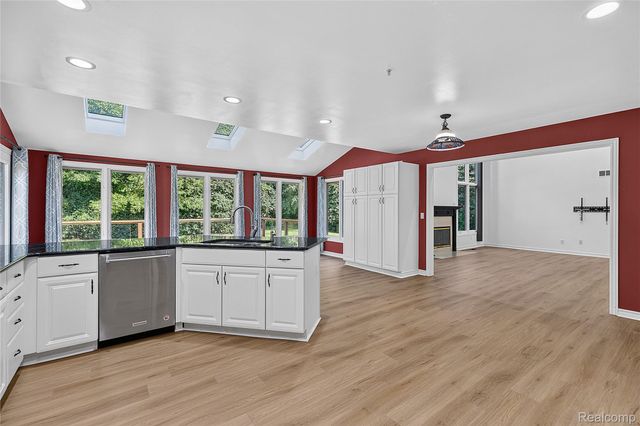 4509 Peppermill Lane, Lake Orion Village, MI 48359