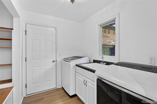 4509 Peppermill Lane, Lake Orion Village, MI 48359