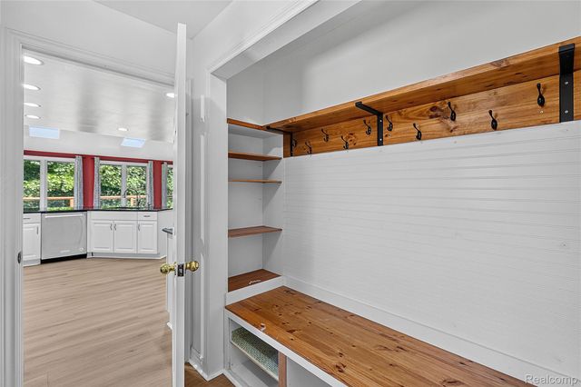 4509 Peppermill Lane, Lake Orion Village, MI 48359