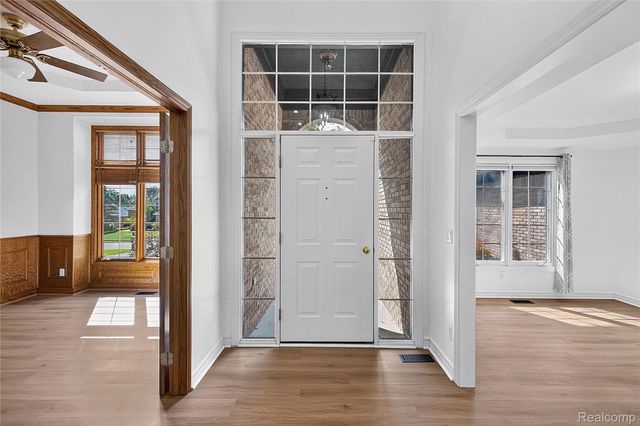 4509 Peppermill Lane, Lake Orion Village, MI 48359