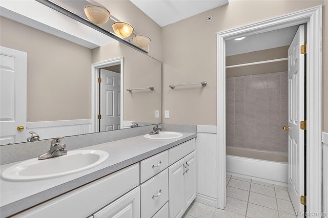 4509 Peppermill Lane, Lake Orion Village, MI 48359