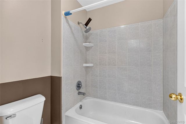 4509 Peppermill Lane, Lake Orion Village, MI 48359