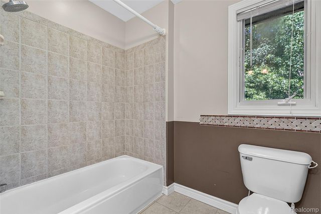 4509 Peppermill Lane, Lake Orion Village, MI 48359