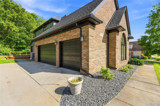 4509 Peppermill Lane, Lake Orion Village, MI 48359