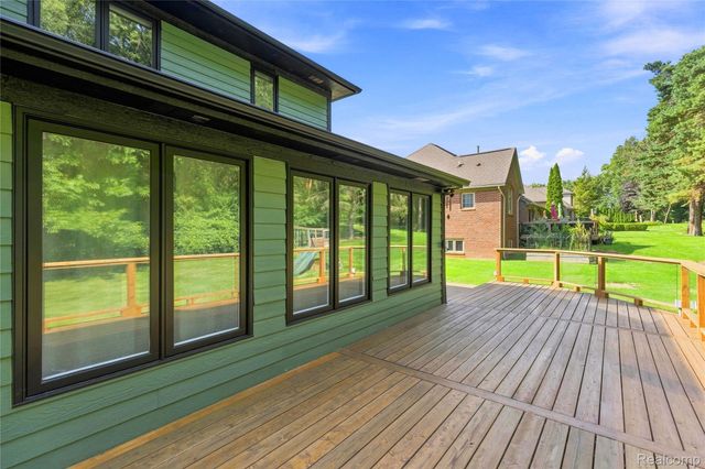4509 Peppermill Lane, Lake Orion Village, MI 48359