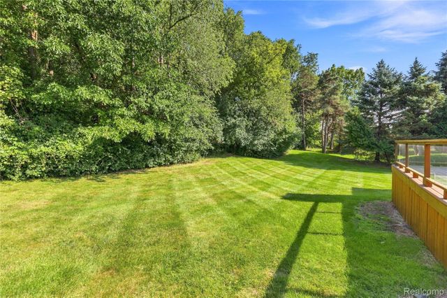 4509 Peppermill Lane, Lake Orion Village, MI 48359