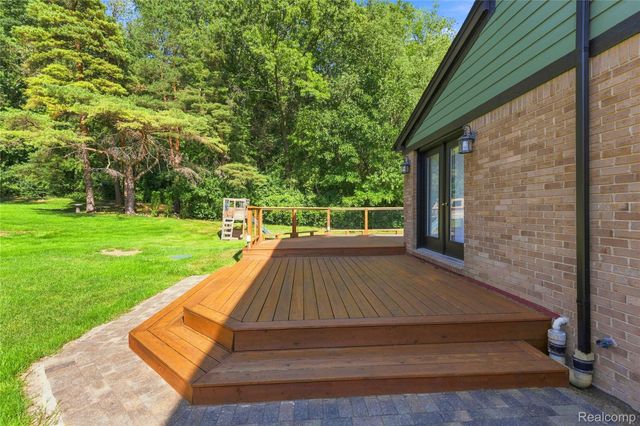 4509 Peppermill Lane, Lake Orion Village, MI 48359