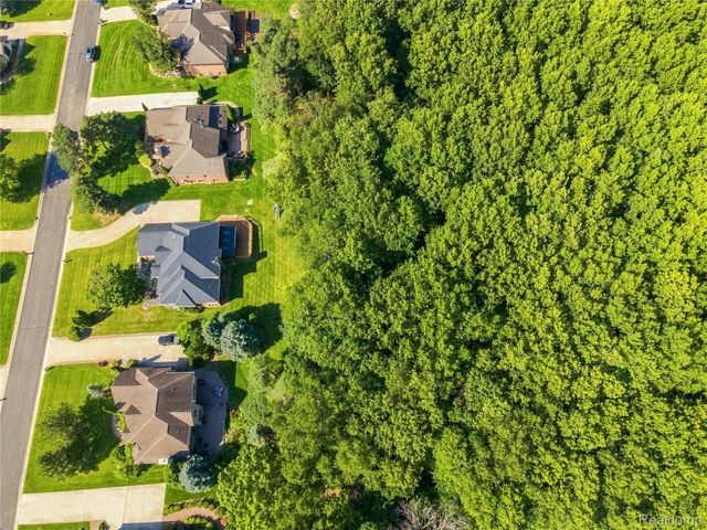 4509 Peppermill Lane, Lake Orion Village, MI 48359