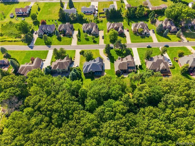 4509 Peppermill Lane, Lake Orion Village, MI 48359