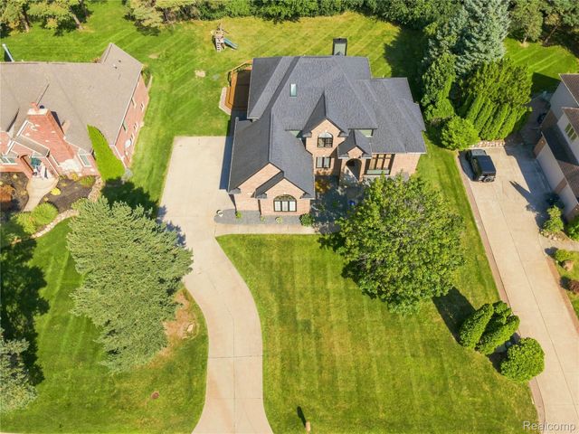 4509 Peppermill Lane, Lake Orion Village, MI 48359