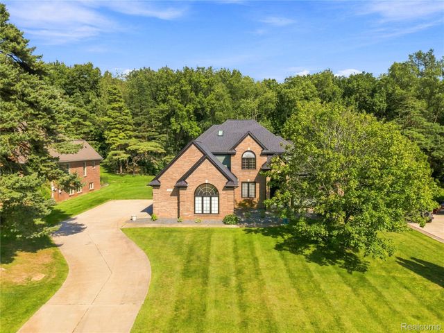 4509 Peppermill Lane, Lake Orion Village, MI 48359