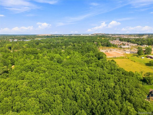 4509 Peppermill Lane, Lake Orion Village, MI 48359