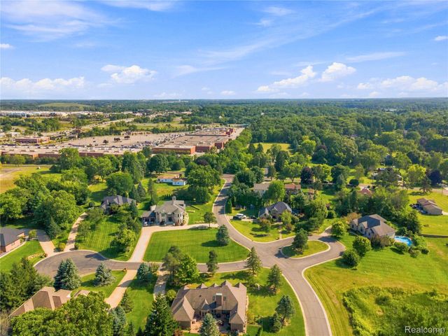 4509 Peppermill Lane, Lake Orion Village, MI 48359