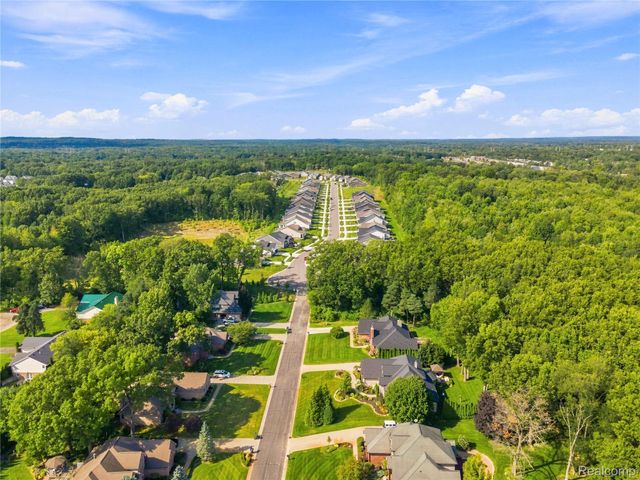 4509 Peppermill Lane, Lake Orion Village, MI 48359