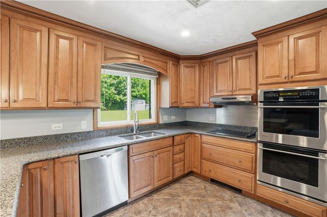 8 Wabasso Terrace, Middletown, RI 02842