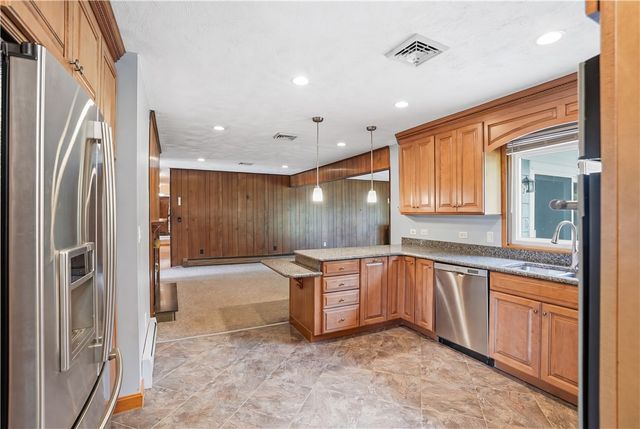 8 Wabasso Terrace, Middletown, RI 02842