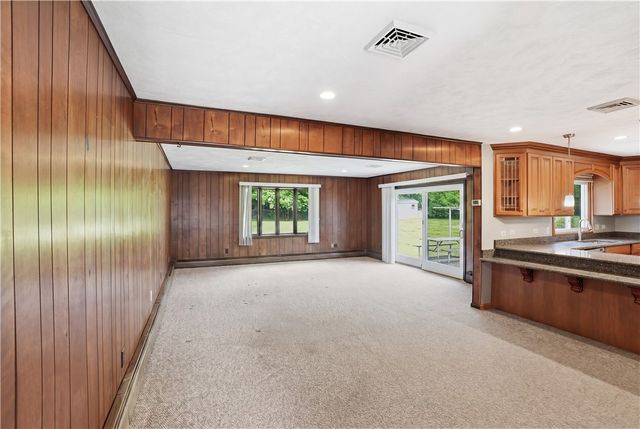 8 Wabasso Terrace, Middletown, RI 02842