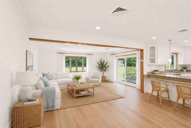 8 Wabasso Terrace, Middletown, RI 02842