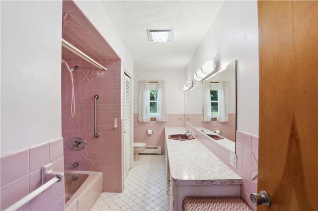 8 Wabasso Terrace, Middletown, RI 02842