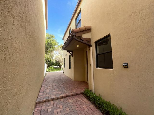 4879 NW 55th Place, Fort Lauderdale, FL 33319