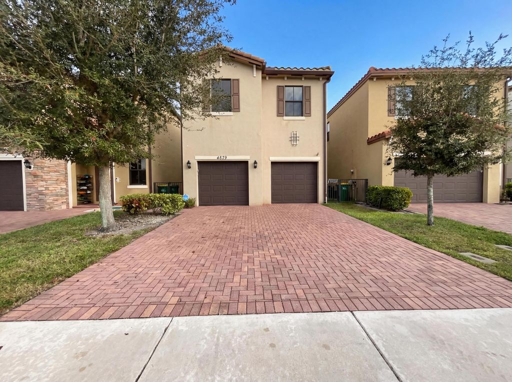 4879 NW 55th Place, Fort Lauderdale, FL 33319
