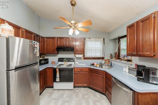 W 2704 39th, Lorain, OH 44053