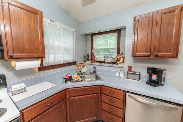 W 2704 39th, Lorain, OH 44053