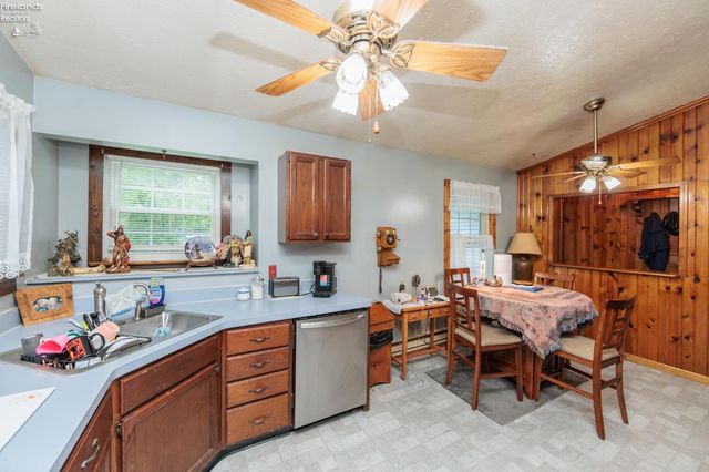 W 2704 39th, Lorain, OH 44053