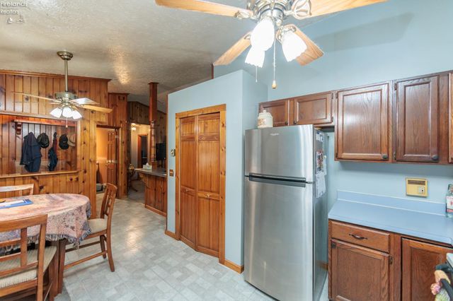 W 2704 39th, Lorain, OH 44053