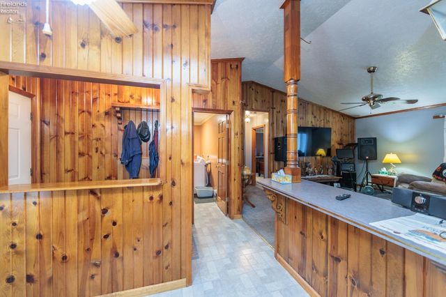 W 2704 39th, Lorain, OH 44053