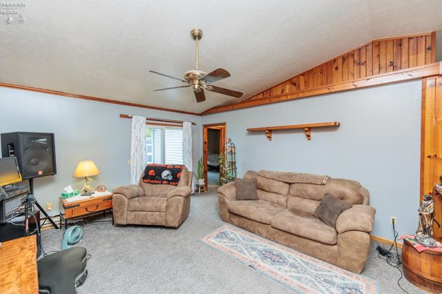 W 2704 39th, Lorain, OH 44053