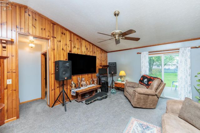 W 2704 39th, Lorain, OH 44053