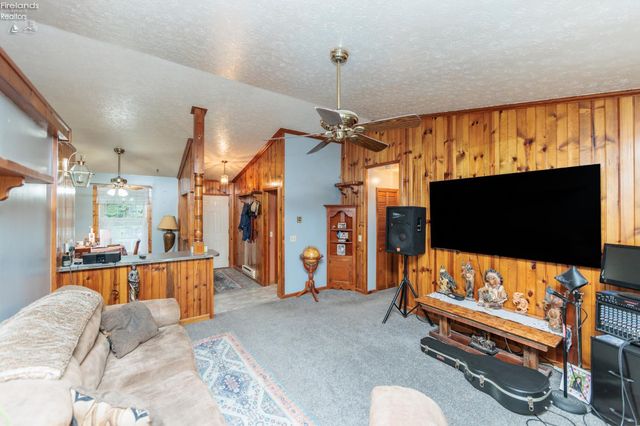 W 2704 39th, Lorain, OH 44053