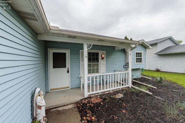 W 2704 39th, Lorain, OH 44053