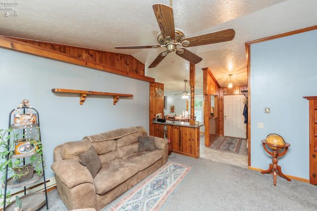 W 2704 39th, Lorain, OH 44053