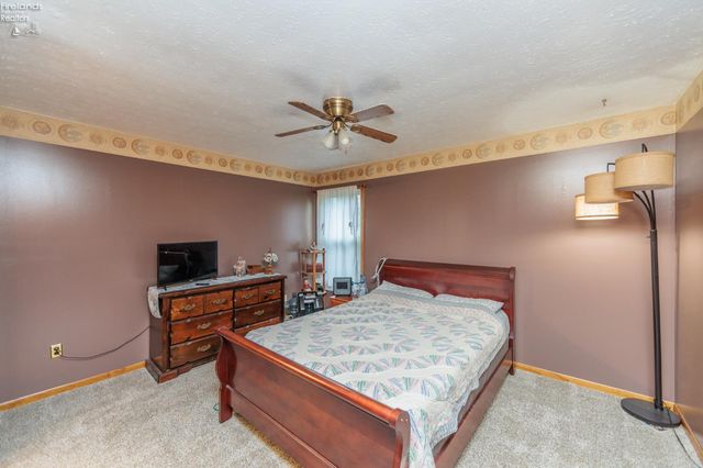 W 2704 39th, Lorain, OH 44053