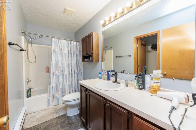 W 2704 39th, Lorain, OH 44053