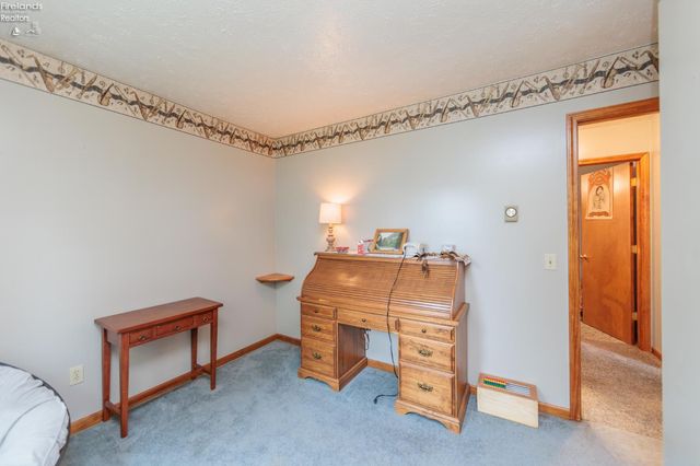 W 2704 39th, Lorain, OH 44053