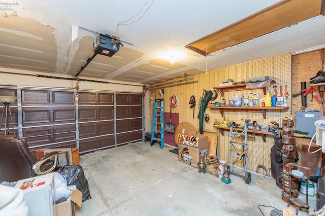 W 2704 39th, Lorain, OH 44053