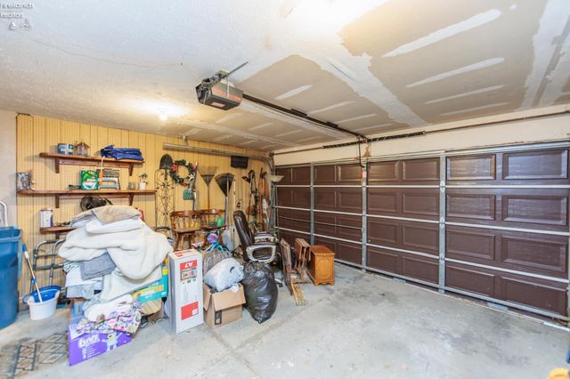 W 2704 39th, Lorain, OH 44053