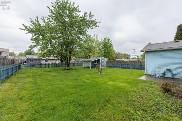 W 2704 39th, Lorain, OH 44053